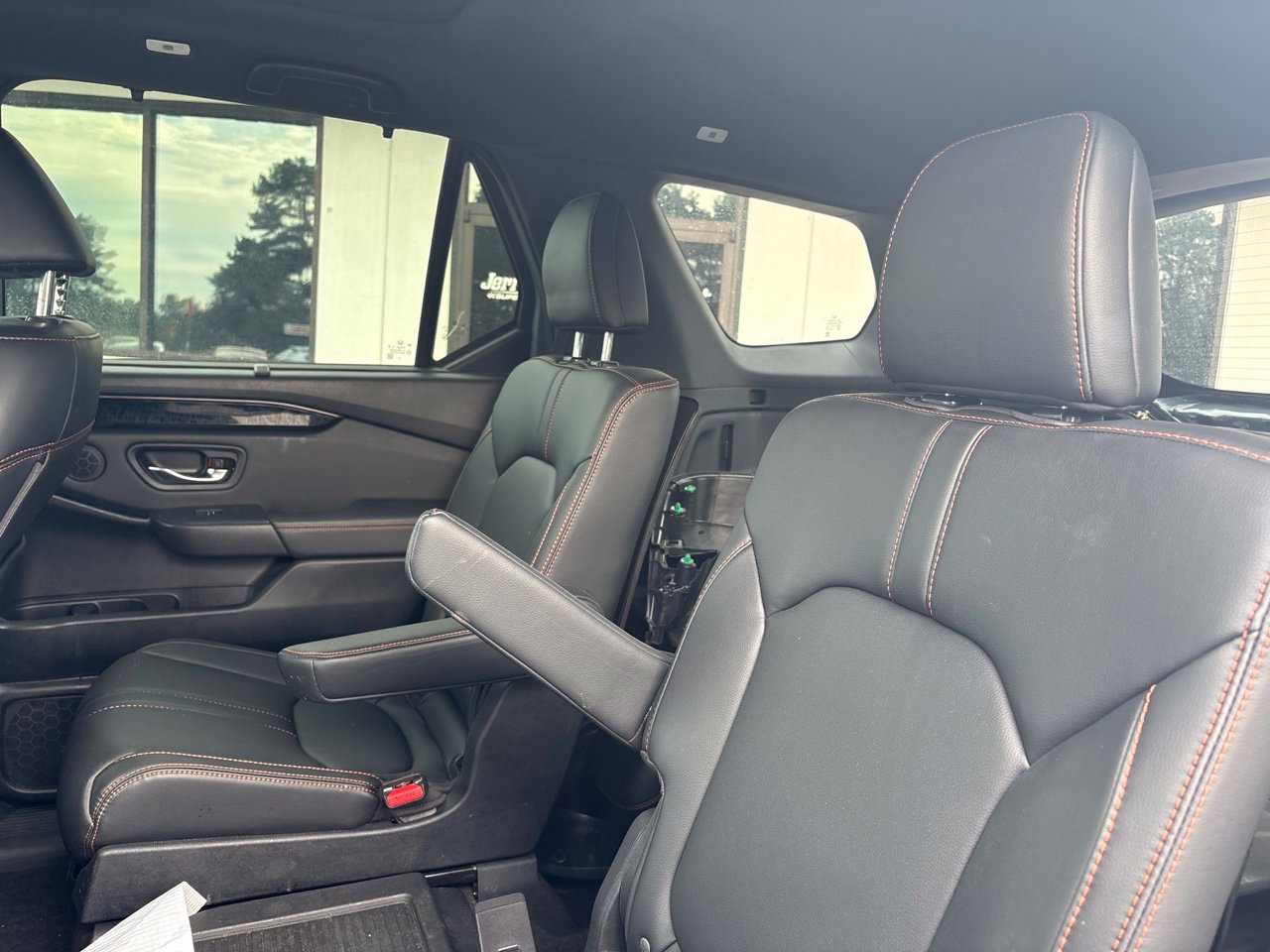 Used 2023 Honda Pilot TrailSport image 5