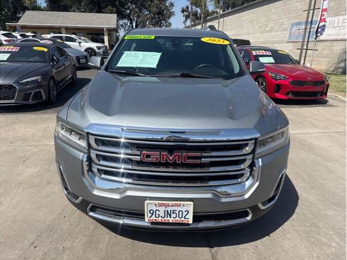 Used 2023 GMC Acadia SLT FWD image 2