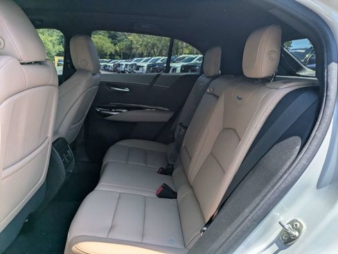 Used 2024 Cadillac XT4 Luxury w/ Cold Weather Package FWD image 17