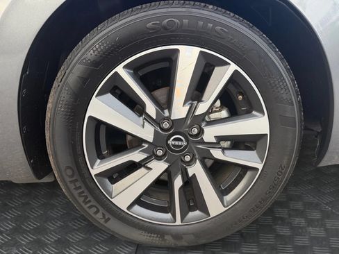 Used 2025 Nissan Versa SV FWD image 14