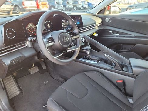 Used 2024 Hyundai Elantra SEL image 11