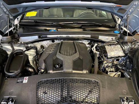 Certified 2026 Porsche Macan AWD/4WD image 32