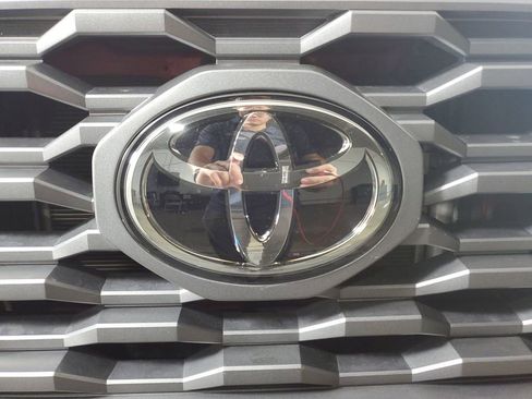 Used 2023 Toyota Tacoma TRD Off-Road image 10