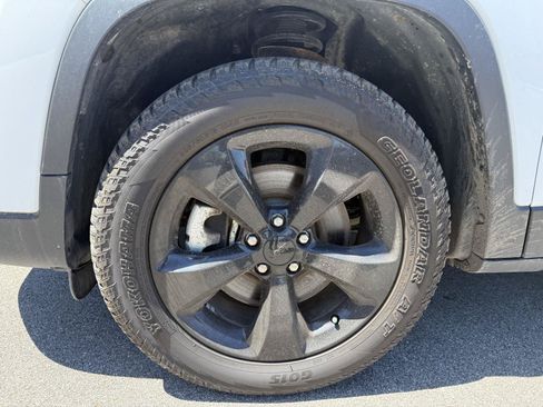 Used 2022 Jeep Cherokee Latitude Lux w/ Sun & Sound Group AWD/4WD image 15