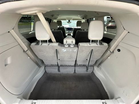 Used 2017 Chrysler Pacifica Touring-L FWD image 19