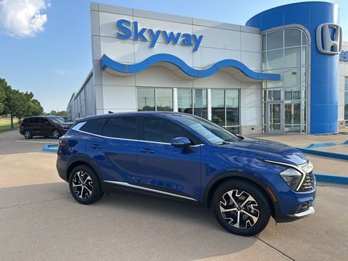 Used 2023 Kia Sportage EX image 1