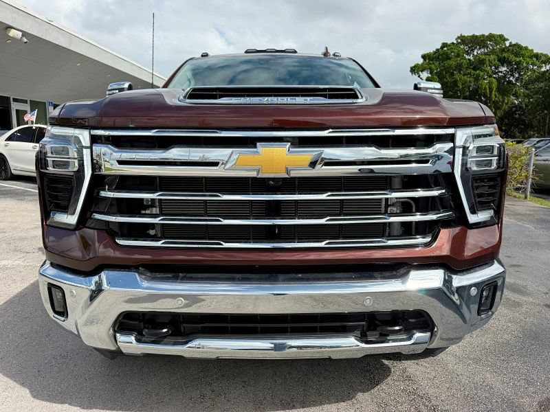 Used 2024 Chevrolet Silverado 3500 LTZ w/ LTZ Plus Package AWD/4WD image 9