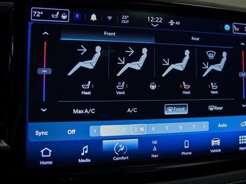 Used 2023 Chrysler Pacifica Limited image 24