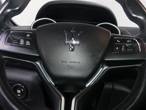 Used 2019 Maserati Levante AWD/4WD image 32