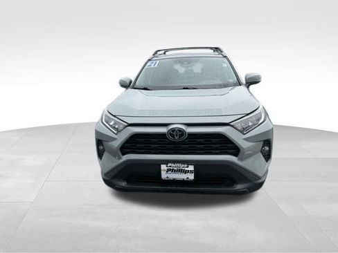 Used 2021 Toyota RAV4 XLE w/ Convenience Package image 2