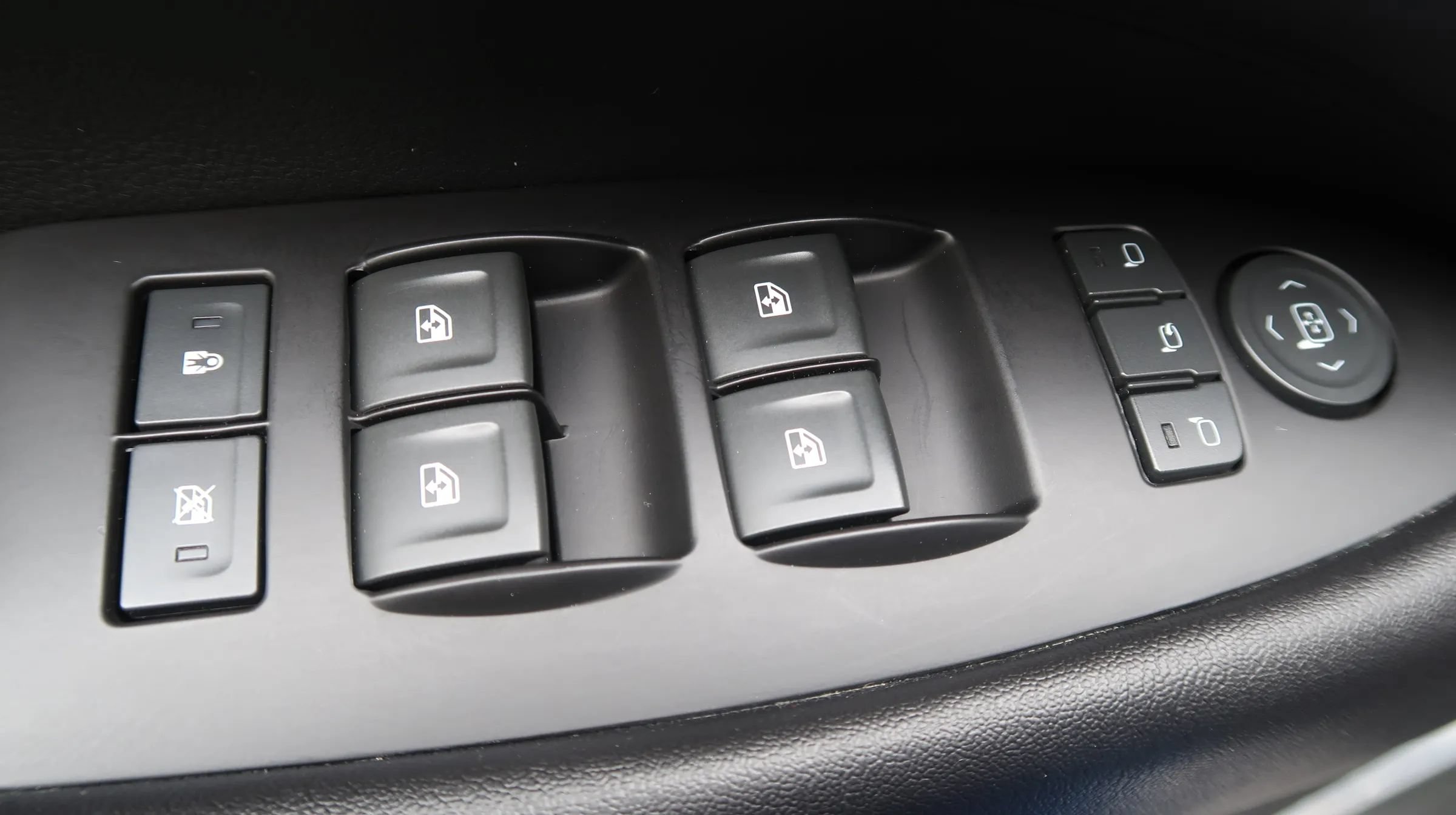 Used 2018 Cadillac Escalade Premium Luxury AWD/4WD image 32