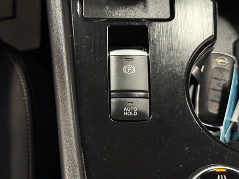 Used 2023 Nissan Rogue SV AWD/4WD image 30