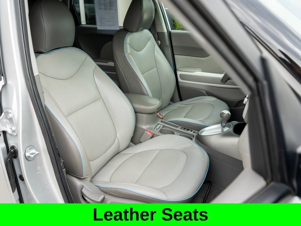 Used 2016 Kia Soul EV + FWD image 9