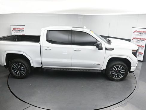 Used 2024 GMC Sierra 1500 AT4 w/ Technology Package AWD/4WD image 32