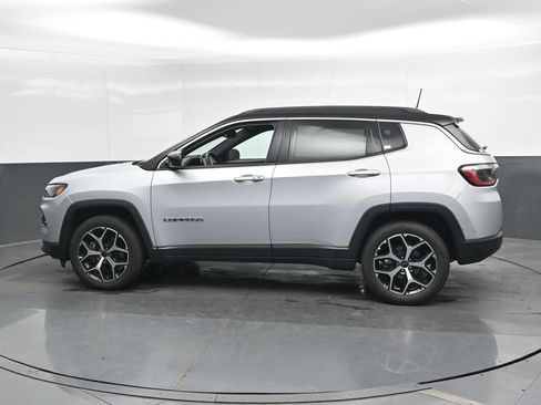 Used 2025 Jeep Compass Limited AWD/4WD image 9