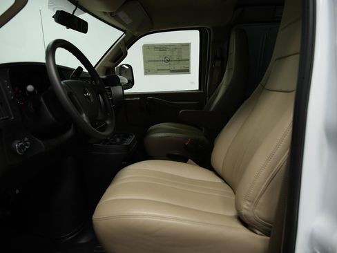 New 2026 GMC Savana 2500 Extended RWD image 24