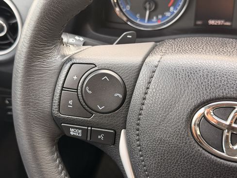 Used 2018 Toyota Corolla SE w/ Carpet Mat Package (TMS) FWD image 21