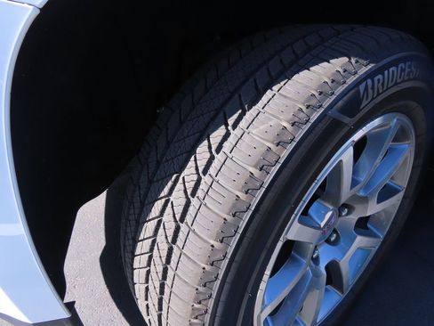 Used 2018 GMC Yukon Denali image 14