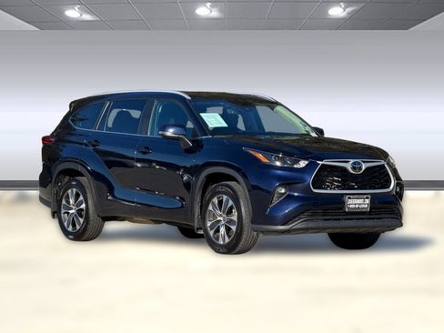 Used 2024 Toyota Highlander XLE image 6
