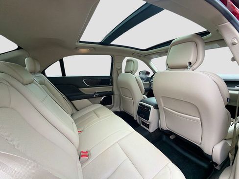 Used 2018 Lincoln Continental Select w/ Continental Climate Package image 28