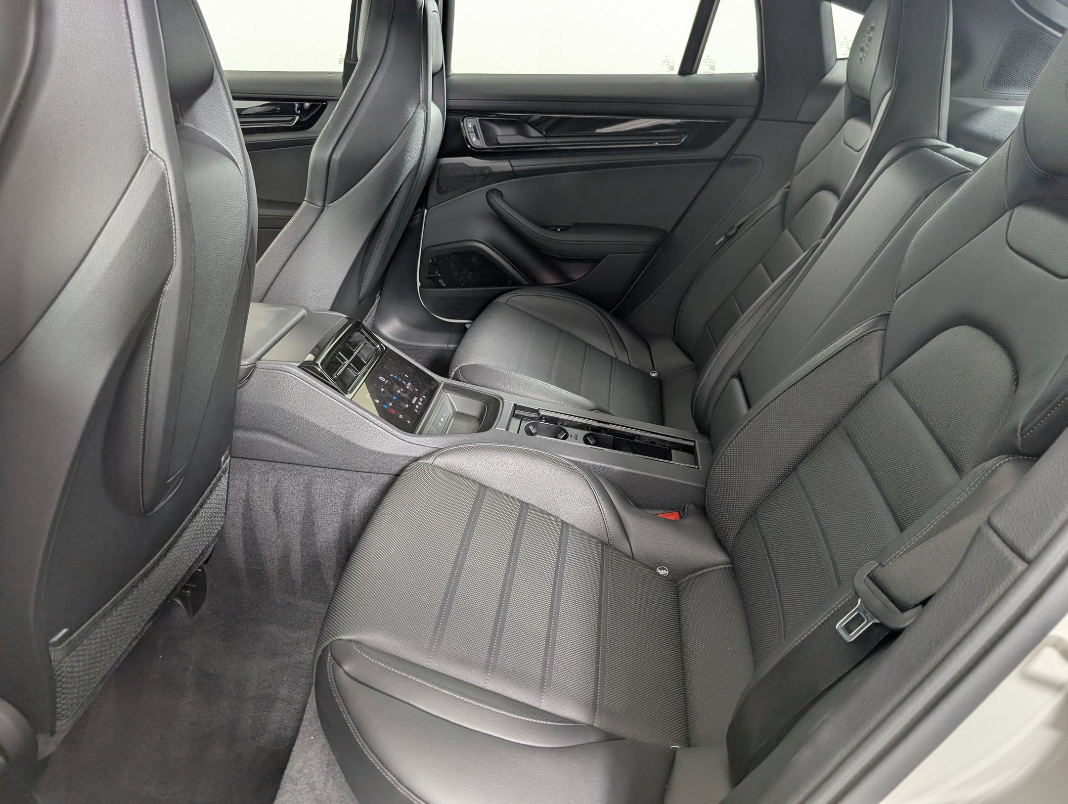 Certified 2025 Porsche Panamera 4 AWD/4WD image 26