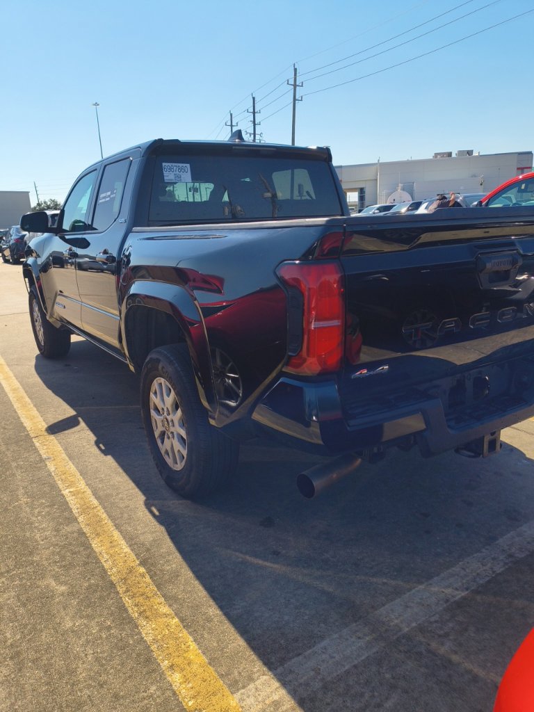 Used 2026 Toyota Tacoma SR5 AWD/4WD image 4