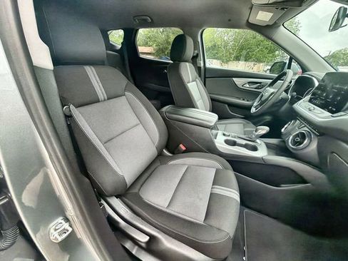 Used 2025 Chevrolet Blazer LT FWD image 27