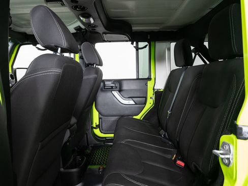 Used 2016 Jeep Wrangler Unlimited Sahara w/ Connectivity Group image 17