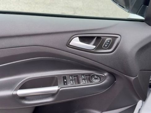 Certified 2019 Ford Escape SE image 10