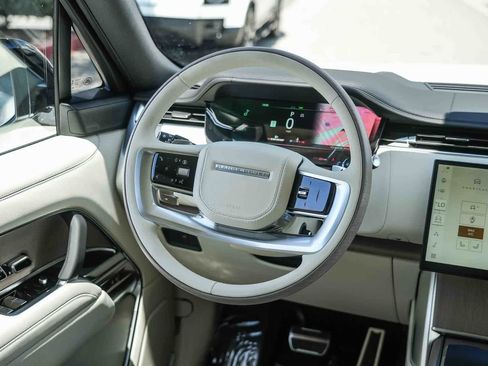 New 2026 Land Rover Range Rover Long Wheelbase SE AWD/4WD image 12