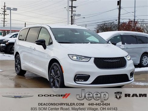 New 2026 Chrysler Pacifica Select image 1