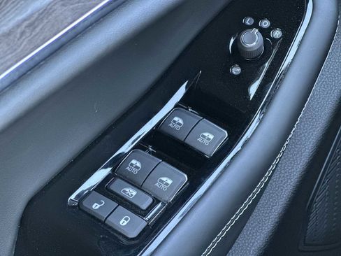 New 2025 Jeep Grand Cherokee L Overland w/ Luxury Tech Group IV image 15