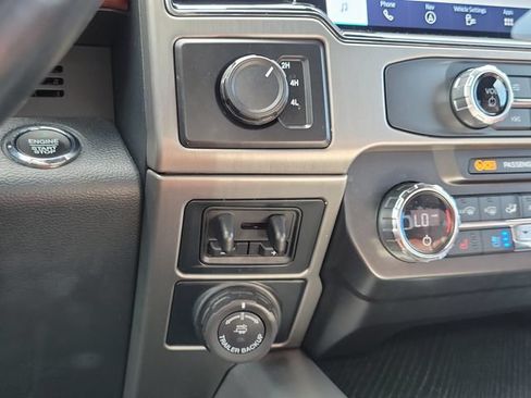 Used 2022 Ford F350 Platinum w/ FX4 Off-Road Package AWD/4WD image 32
