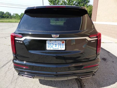 Used 2023 Cadillac XT6 Premium Luxury w/ Technology Package AWD/4WD image 7