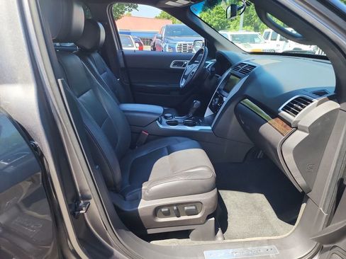 Used 2014 Ford Explorer Limited w/ Equipment Group 301A AWD/4WD image 27