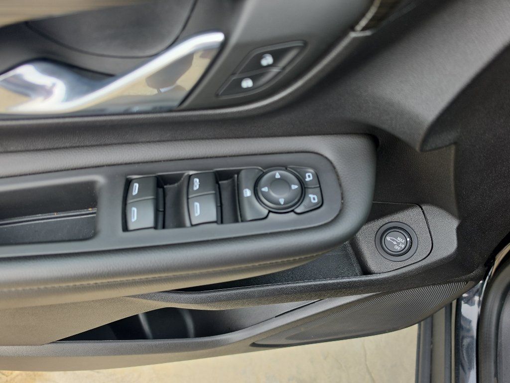 Used 2024 GMC Terrain SLT AWD/4WD image 22