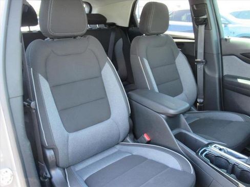 Used 2024 Chevrolet TrailBlazer LT w/ LT Cold Weather Package image 9