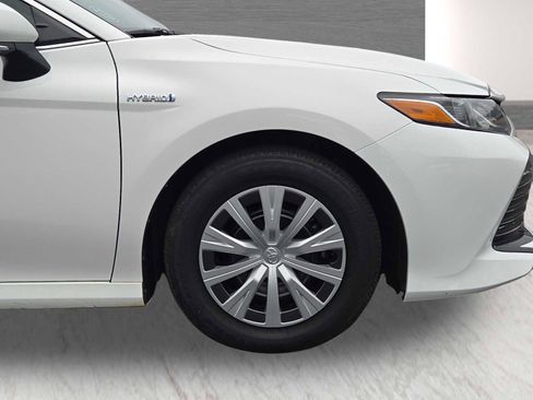 Used 2020 Toyota Camry LE image 11