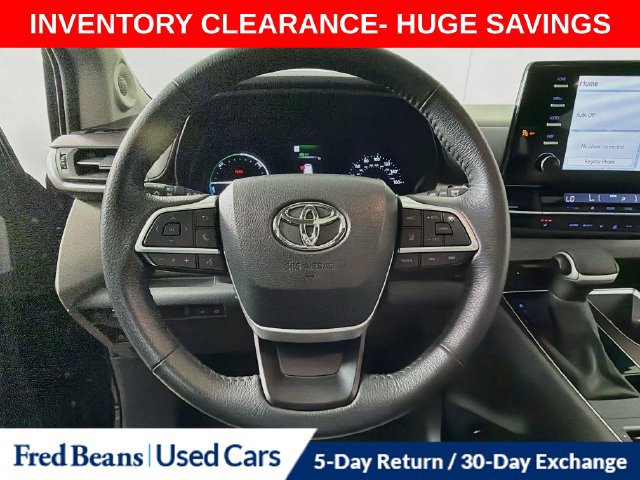 Used 2024 Toyota Sienna XLE w/ XLE Plus Package AWD/4WD image 16