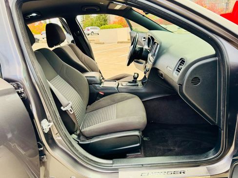 Used 2017 Dodge Charger R/T w/ Driver Confidence Group image 31
