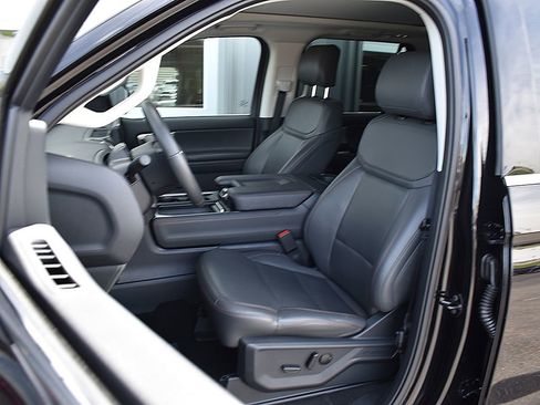 Used 2025 Ford Expedition Max Active AWD/4WD image 5