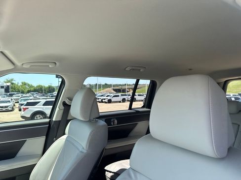Used 2024 Hyundai Santa Fe SEL FWD image 12