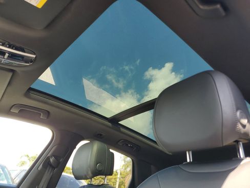 Used 2022 Porsche Cayenne image 22