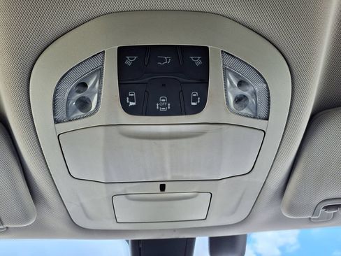 Used 2020 Chrysler Pacifica Touring-L w/ Tire & Wheel Group FWD image 31