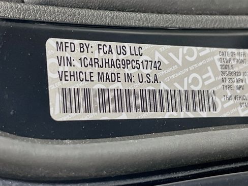 Used 2023 Jeep Grand Cherokee Altitude AWD/4WD image 31