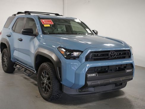 Used 2025 Toyota 4Runner SR5 AWD/4WD image 3