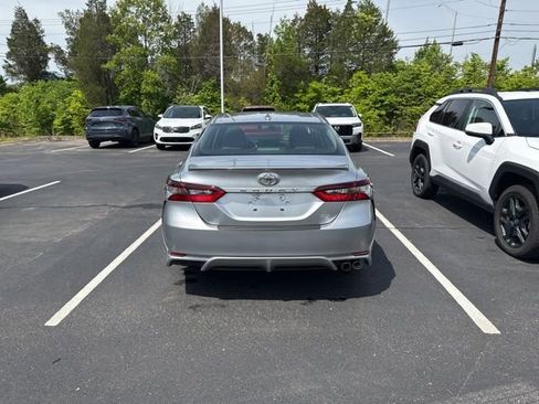 Used 2022 Toyota Camry SE FWD image 5
