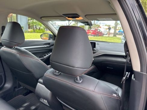 Used 2024 Nissan Altima 2.5 SR image 15