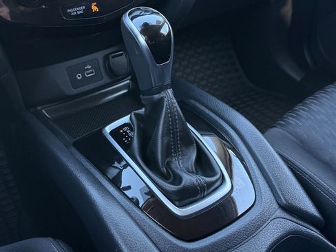 Used 2020 Nissan Rogue SV image 31