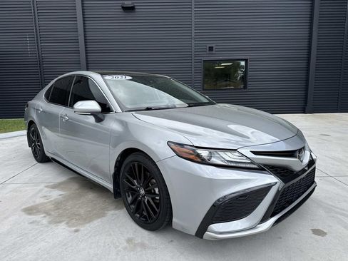 Used 2021 Toyota Camry XSE image 9